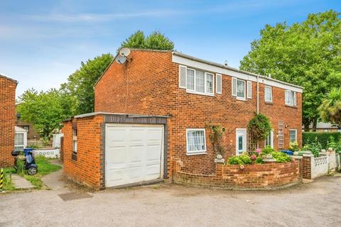 3 bedroom semi-detached house to rent, Scylla Road Peckham SE15