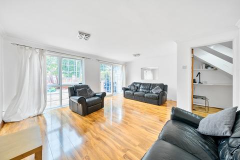 3 bedroom semi-detached house to rent, Scylla Road Peckham SE15