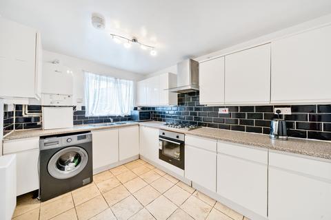 3 bedroom semi-detached house to rent, Scylla Road Peckham SE15