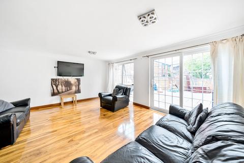 3 bedroom semi-detached house to rent, Scylla Road Peckham SE15