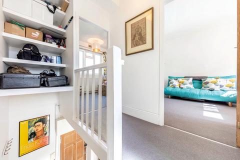 2 bedroom flat to rent, Brixton Hill Court, SW2