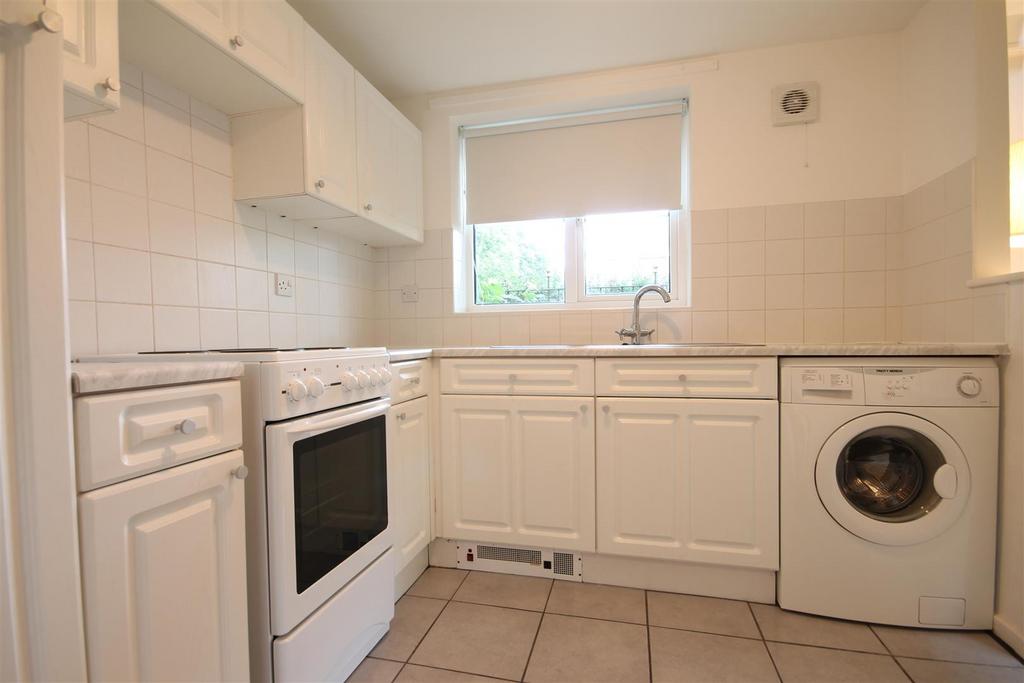 Middlewood Park, Fenham 1 bed semidetached bungalow to rent £675 pcm (£156 pw)