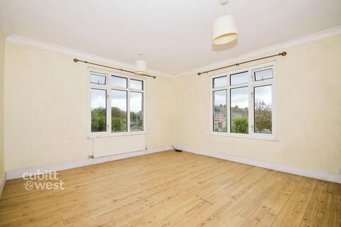 2 bedroom apartment to rent, Cambrai Avenue Chichester PO19