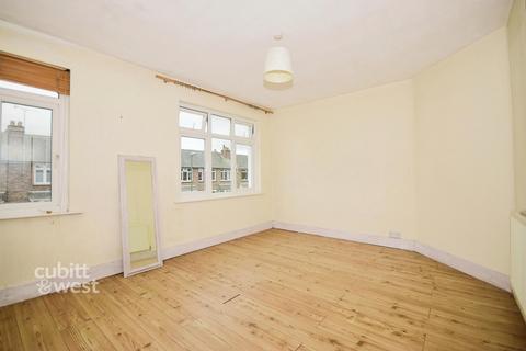 2 bedroom apartment to rent, Cambrai Avenue Chichester PO19