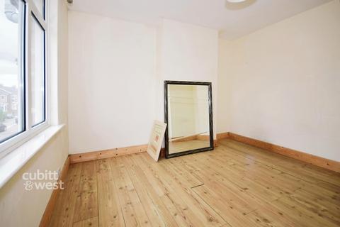 2 bedroom apartment to rent, Cambrai Avenue Chichester PO19