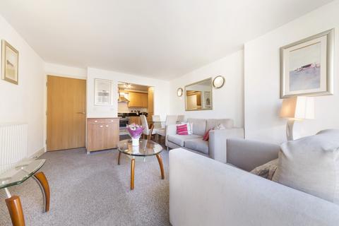 1 bedroom apartment to rent, Lowry House, Canary Wharf E14