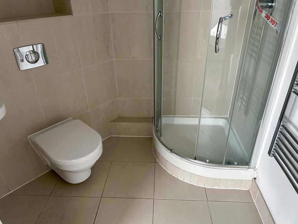 En suite Shower Room: