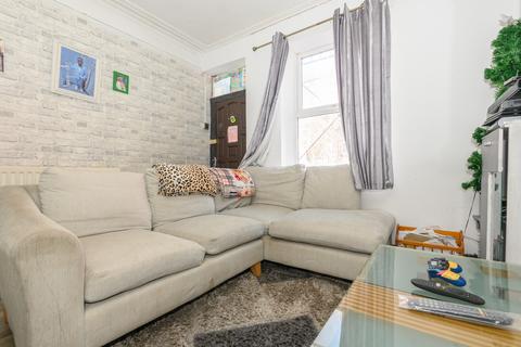 4 bedroom terraced house for sale, Belvedere Avenue, Leeds LS11