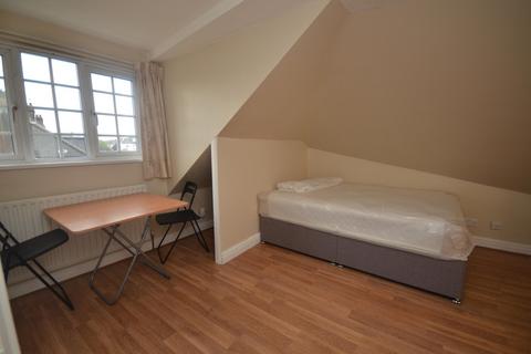 Studio to rent, Glennie Road, West Norwood, London, SE27