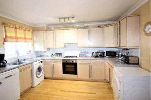 4 bedroom terraced house to rent, Cheshire Close, London, E17