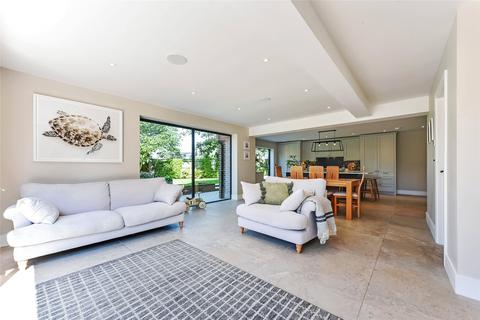 2 Abercorn Walk, Eastergate, Chichester, PO20 3XE