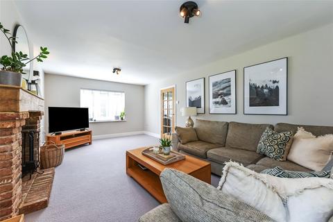 2 Abercorn Walk, Eastergate, Chichester, PO20 3XE