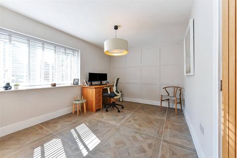 2 Abercorn Walk, Eastergate, Chichester, PO20 3XE