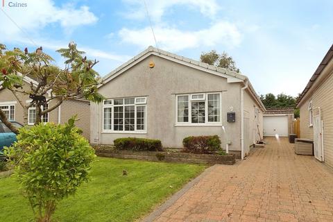 2 bedroom detached bungalow for sale, Oaklands Avenue, Bridgend, Bridgend County. CF31 4ST