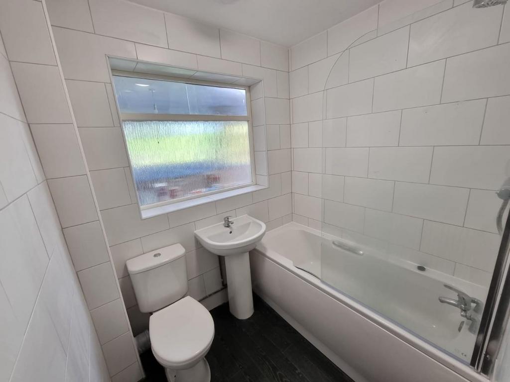 Bathroon.jpg