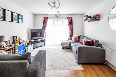 2 bedroom flat for sale, Eden Road, Dunton Green, Sevenoaks, Kent