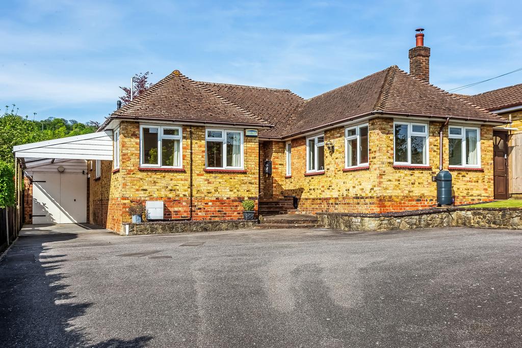 West End, Kemsing, Sevenoaks, Kent 2 bed detached bungalow for sale £