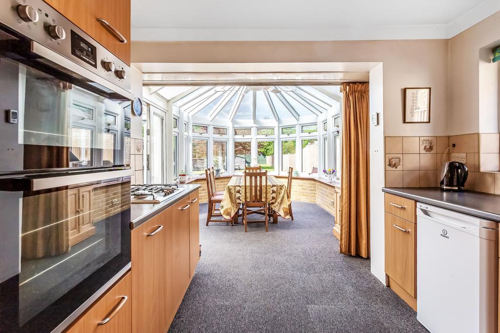 West End, Kemsing, Sevenoaks, Kent 2 bed detached bungalow for sale £