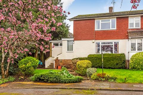 4 Riders Way, Godstone, RH9 8BX