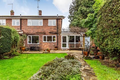 4 Riders Way, Godstone, RH9 8BX