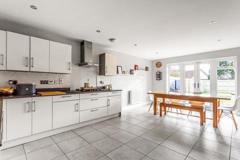 4 bedroom end of terrace house for sale, Grange Close, Edenbridge, Kent