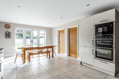 4 bedroom end of terrace house for sale, Grange Close, Edenbridge, Kent