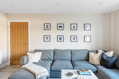 15d Grange Close, Edenbridge, TN8 5LT