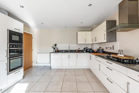 15d Grange Close, Edenbridge, TN8 5LT