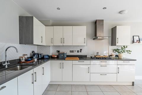 15d Grange Close, Edenbridge, TN8 5LT