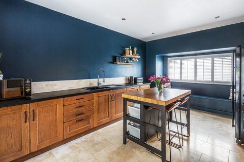 49 Leaves Green Road, Keston, BR2 6DE