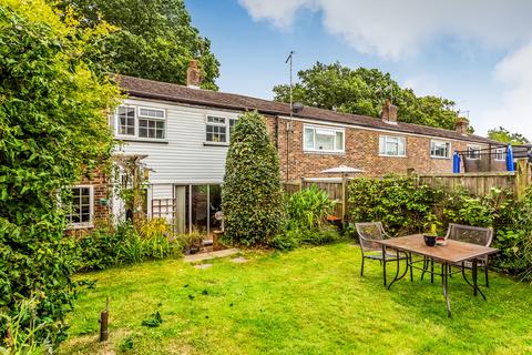 21 Cedar Drive, Edenbridge, TN8 5JW