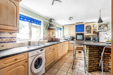 21 Cedar Drive, Edenbridge, TN8 5JW