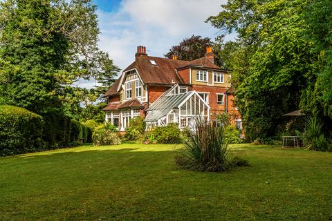 Flat 4, Denewood Park Ley Road, Woldingham, Caterham, CR3 7LD