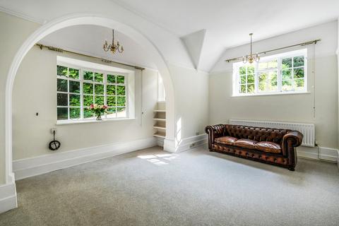 Flat 4, Denewood Park Ley Road, Woldingham, Caterham, CR3 7LD