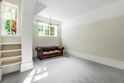 Flat 4, Denewood Park Ley Road, Woldingham, Caterham, CR3 7LD