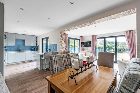 22 Meadowlands, Oxted, RH8 9BG
