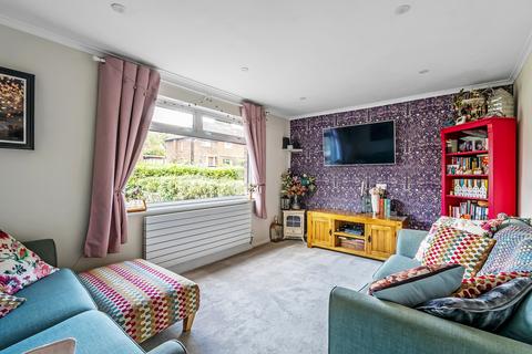 22 Meadowlands, Oxted, RH8 9BG