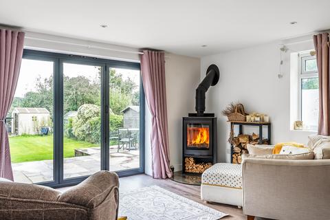 22 Meadowlands, Oxted, RH8 9BG