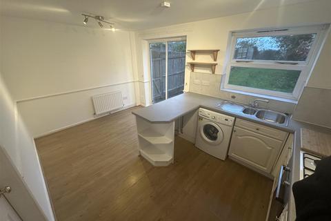 2 bedroom semi-detached house to rent, Chestnut Square, Leamington Spa