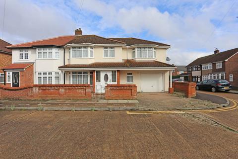 6 bedroom semi-detached house to rent, Hugo Gardens, Rainham
