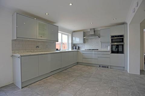 6 bedroom semi-detached house to rent, Hugo Gardens, Rainham