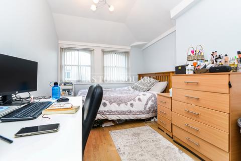 2 bedroom flat to rent, Charterhouse Buildings, London EC1M