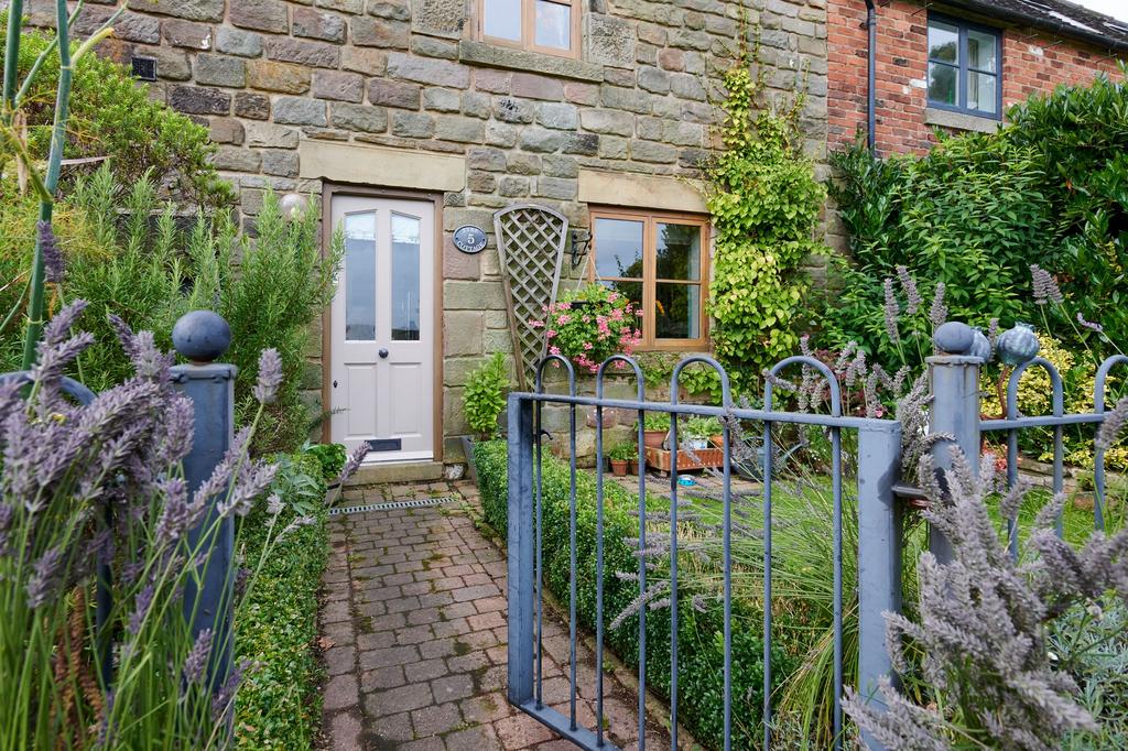 Far Laund, Belper, DE56 2 bed terraced house for sale £240,000