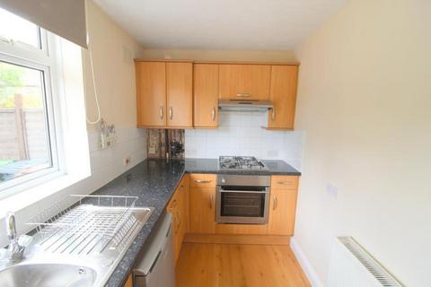 2 bedroom maisonette to rent, Clinton Road, Shirley