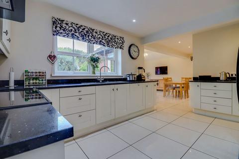 4 bedroom detached house for sale, Hill Close, Peckleton