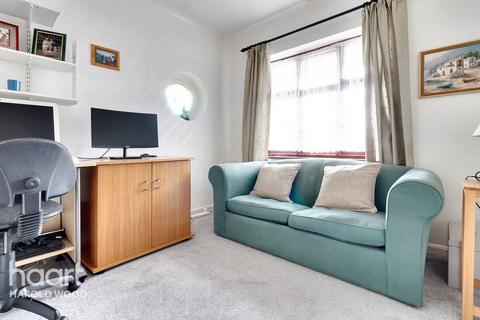86 Harrow Crescent, Romford, RM3 7AJ