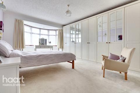86 Harrow Crescent, Romford, RM3 7AJ