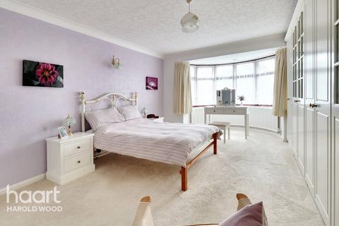86 Harrow Crescent, Romford, RM3 7AJ