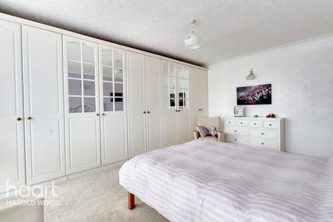 86 Harrow Crescent, Romford, RM3 7AJ