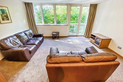 4 bedroom apartment to rent, Kenilworth Court, Styvechale, Coventry, CV3 6JD